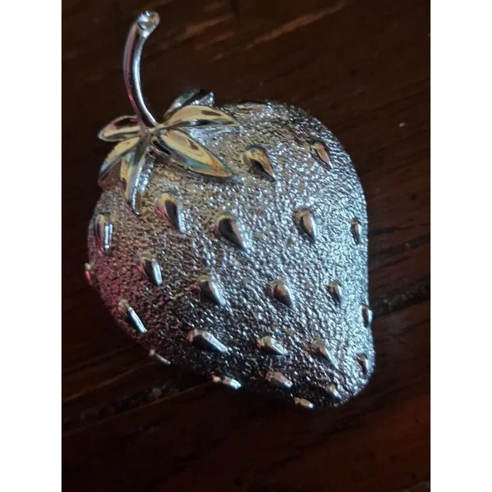 Sarah Coventry Silvertone Strawberry Brooch
